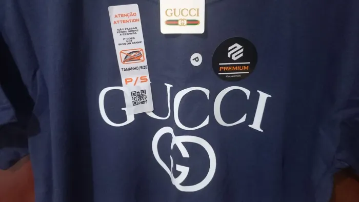 Camiseta azul marinho nova. Tamanho P