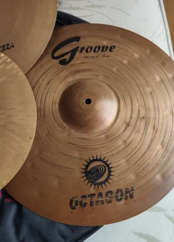 Prato de bateria Octagon Groove Full Crash 18" - 46 cm