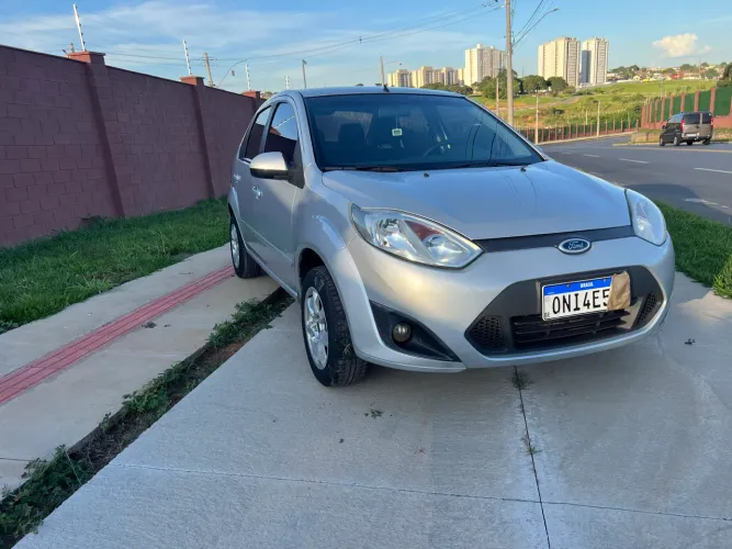 Ford Fiesta Sedan SE 1.6 8V Flex 4P 2014