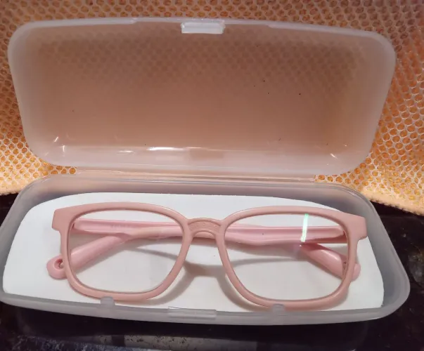 Oculos infantil flexível usado.