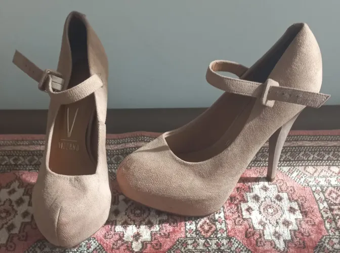 Sapato Scarpin Vizzano Camurça Bege n°37