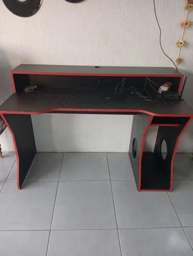 Vendo uma mesa para computador $300 reais