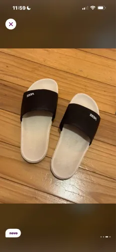 Chinelo vans slide on tamanho 36/37, modelo papete, preto e branco, usado 1 vez