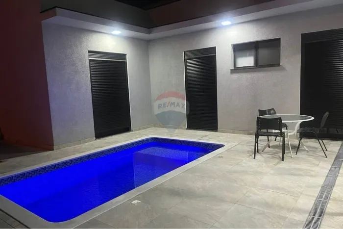 CASA TERREA DE 3 SUITES E ESCRITORIO, PISCINA