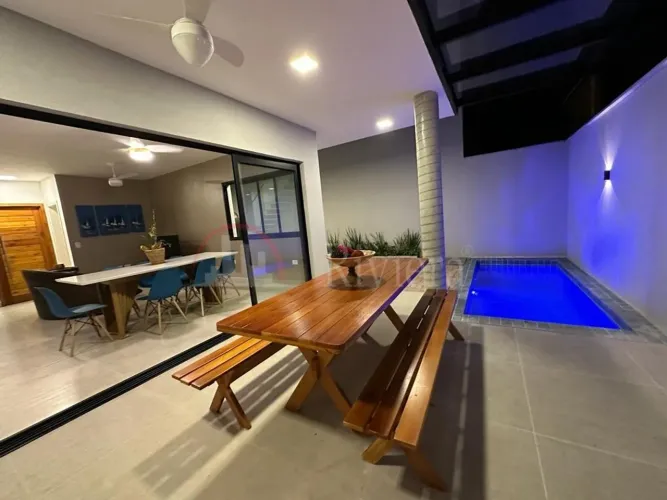 Casa em Condominio a Venda em Maresias a 600 Metros da Praia