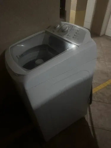 Máquina de lavar (com pezinho quebrado)