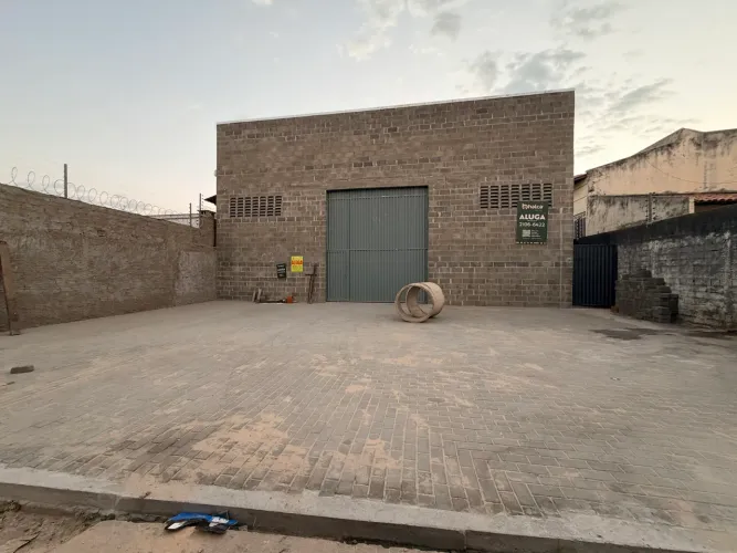 ALUGO GALPÃO 330m NA ZONA LESTE