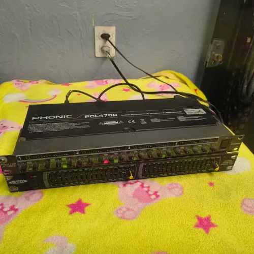 Vendo um equalizador de 15 banda cada um prossesador de 4 via