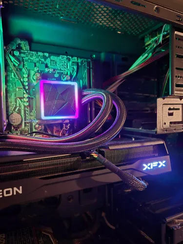 PC Gamer ? Ryzen 7 5700X + RX 9060 XT 16GB