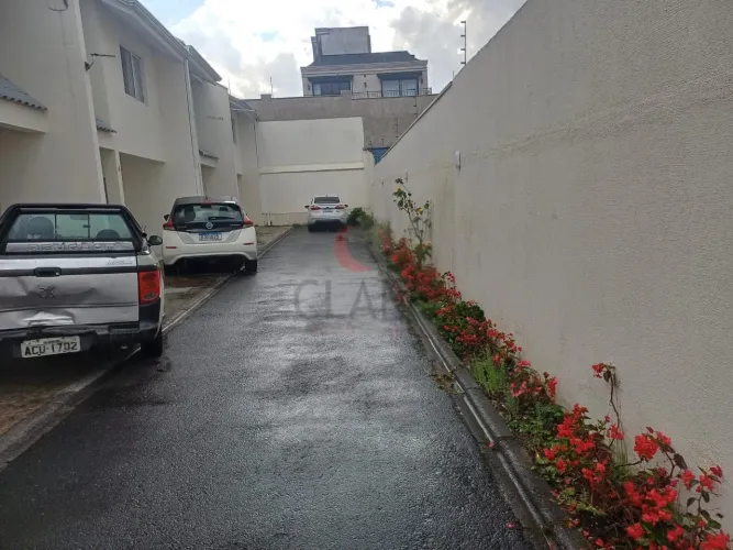 ALUGA SOBRADO DOIS QUARTOS + ESCRITORIO, 70,00 M² - RUA FREDERICO MAURER 3466 - Boqueirão
