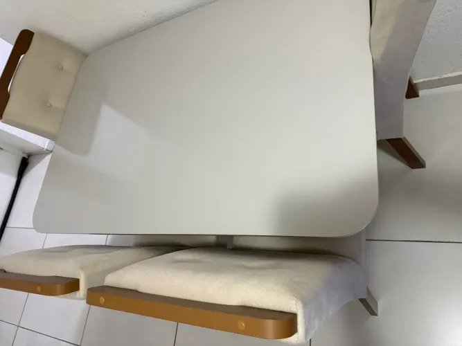 Mesa de jantar 4 cadeiras