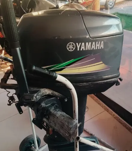 Motor Yamaha 25 HP - Usado
