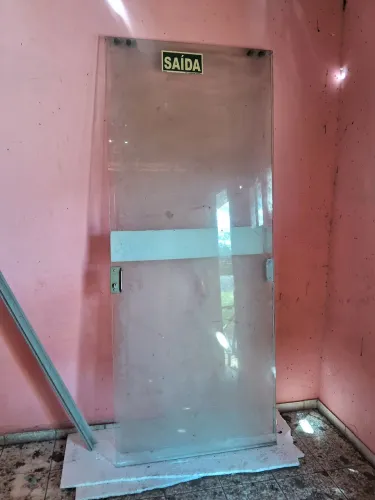 Porta de vidro usada