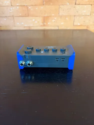 Interface de Áudio Zoom AMS-44 4 Entradas USB