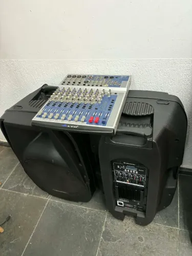 600w Caixa ativa 15pol + mesa 12 canais NÃO ACEITO TROCA
