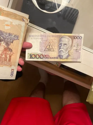 cédulas brasileira antiga de 1000 cruzados, emitida pelo Banco Central do Brasil em 1989.
