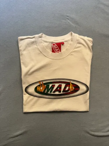 camiseta mad enlatados logo 125 off white