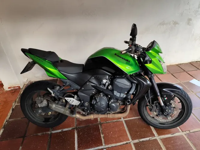 Moto sem detalhes,escape Jeskap,manopla,slides. Doc 2026,ok. Moto muito bem cuidada.