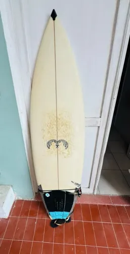 PRANCHA DE SURF Takyto Adachi 5.11 ( COMPLETA )