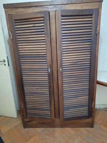 Armário madeira