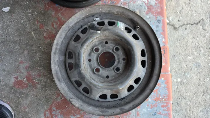 01 roda aro 13 Volkswagen antigo gol voyage saveiro 