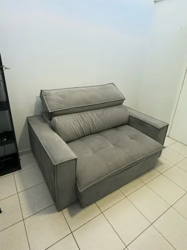 Sofá compacto retrátil cinza - R$ 700