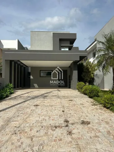 Casa Espaçosa com 03 quartos à Venda no Condomínio Parque dos Franceses