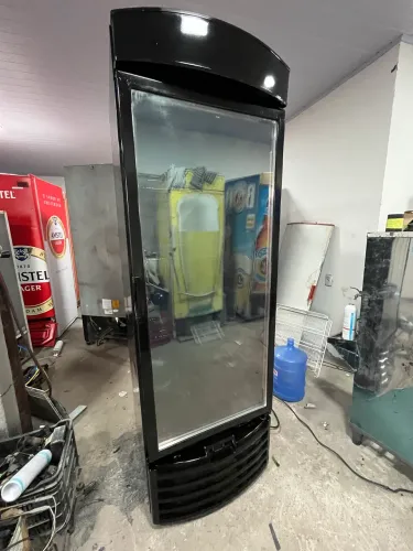 Vendo freezer expositor 127 com garantia de 3 meses