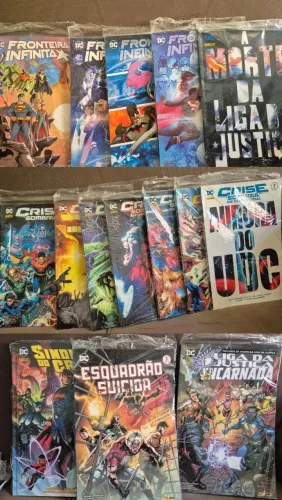 Lote de quadrinhos DC (Hqs): Fronteira Infinita, Crise Sombria + Extras