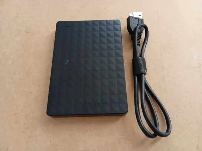 HD externo Seagate 1TB Modelo SRD0NF1 com Cabo de Dados