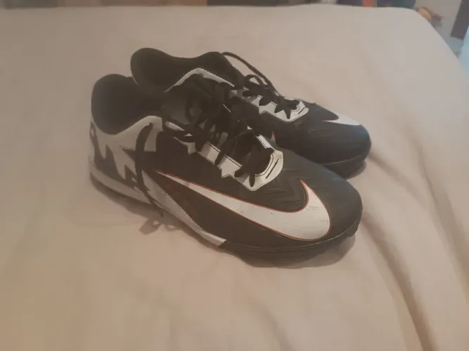 Chuteira society Nike Air zoom