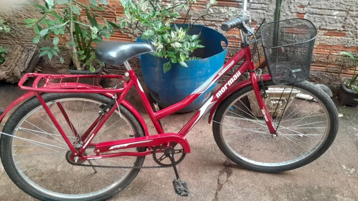 Vende-se uma bicicleta nova.