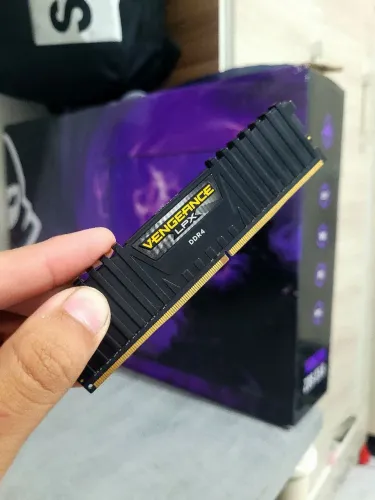 Memória RAM DDR4 8GB 3000MHz Corsair Vengeance LPX