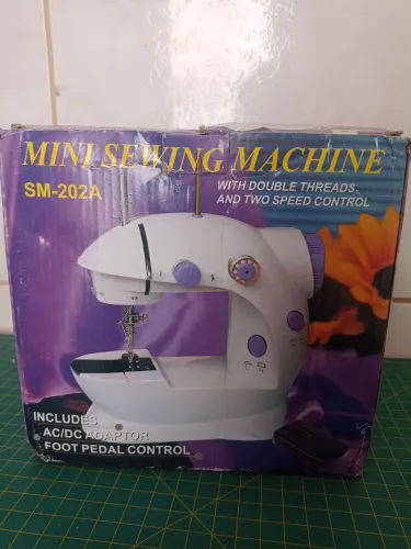 Mini máquina de costura