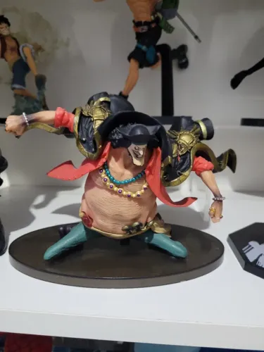 Figure Barba Negra - One Piece