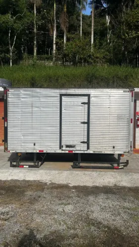 Baú Alumínio para caminhão 3/4 com 4,10m, Porta Lateral e Excelente Estado