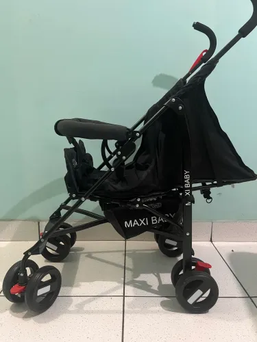 Carrinho de bebê + bebê conforto Semi Novo