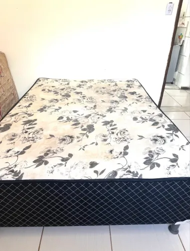 Vende-se cama box casal 