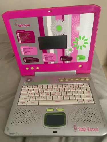 Laptop infantil menina bilíngue 