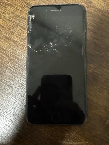iPhone 8 Plus - Tela Quebrada