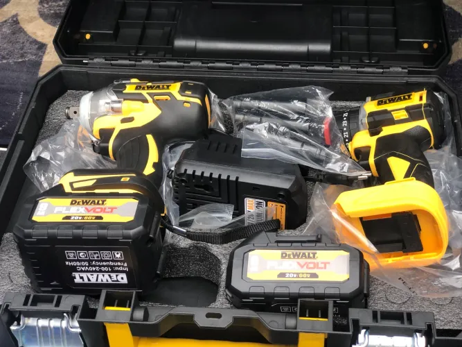 Furadeira e chave de impacto dewalt