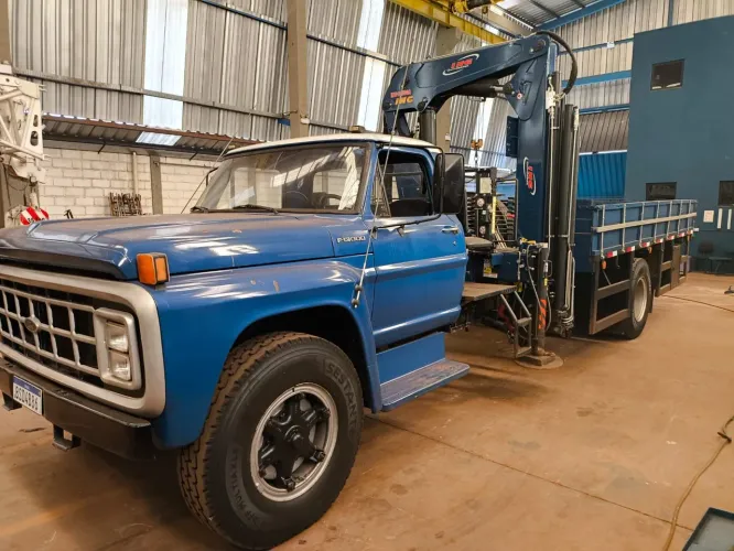 Caminhão Ford/13000 ano 1983 com munck modelo ing 16500 ano do munck 2024