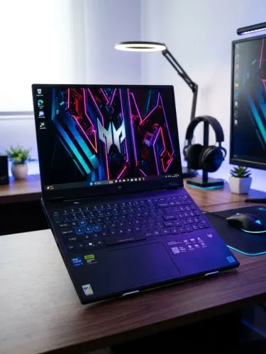 Acer Predator - Intel Ultra 9 | RTX 5070 Ti | OLED 240Hz | 32 GB