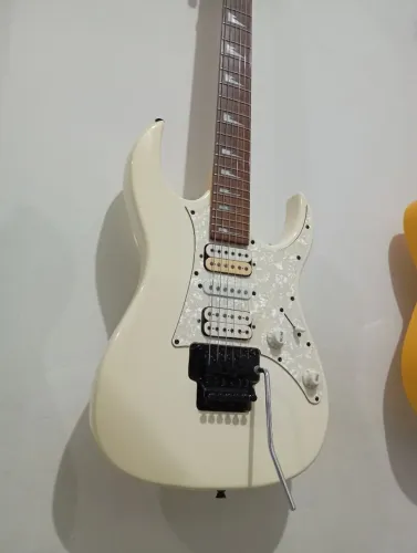 Guitarra Memphis mg 330 ponte flutuante