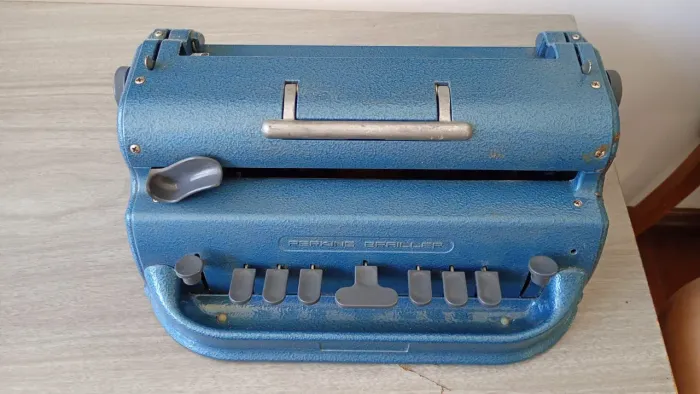 Vendo está máquina brailler da Perkins R$5.000,00