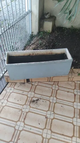 Floreira jardineira em cimento
