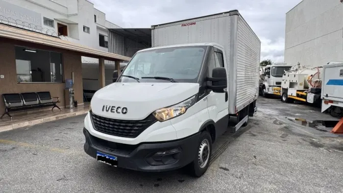 Iveco Daily 30-130 com Baú de aluminio