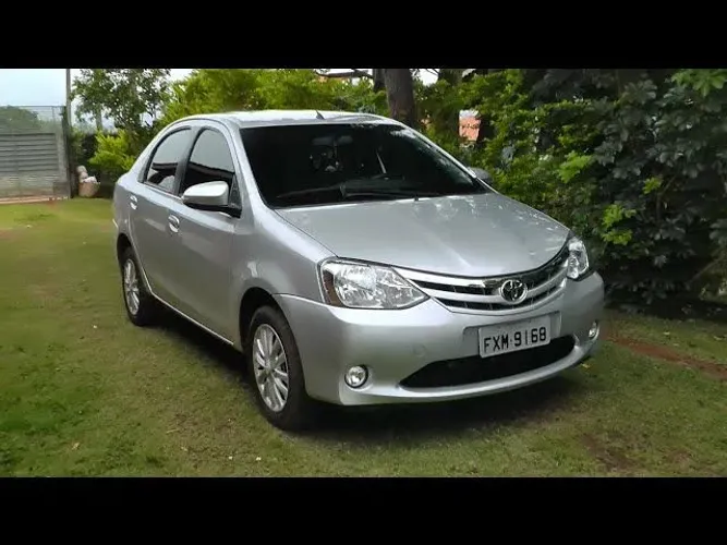 Sucata de Etio sedan