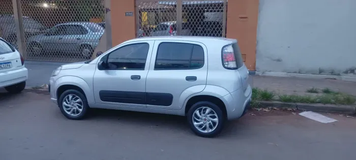 Fiat Uno Attractive 1.0 EVO Fire Flex 8V 5P 2020