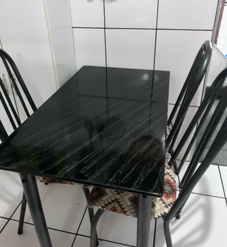 Mesa 4 cadeiras em perfeito estado